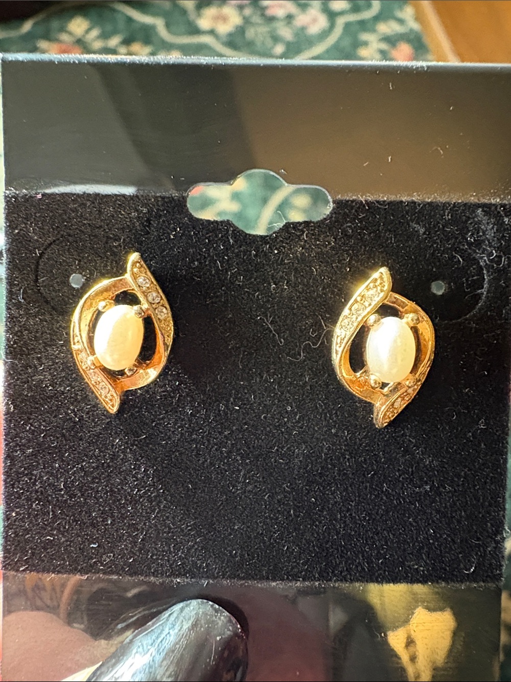 Vintage Avon Signed Gold Tone Pearl Accent Pierced Stud Earrings